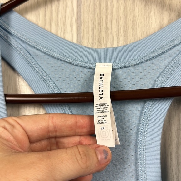 Athleta Women Light Blue Racerback Tanktop 2XL Plus Stretch Athletic Performance - Picture 2 of 3